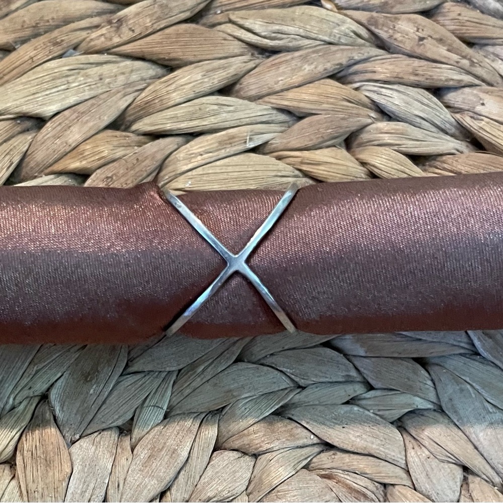 Unique Ring - Picture 2 of 3